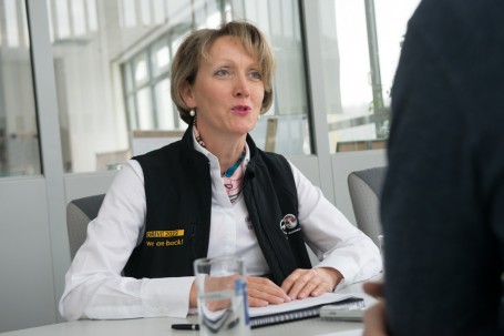 Elvira Tölkes spricht im Interview mit der Opel Post über ihren Werdegang, ...