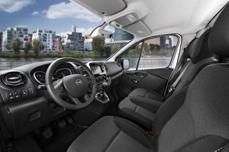 Moderner Arbeitsplatz: Das Interieur des Vivaro bietet dem Fahrer Qualität, Komfort und Funktionalität eines Pkw.