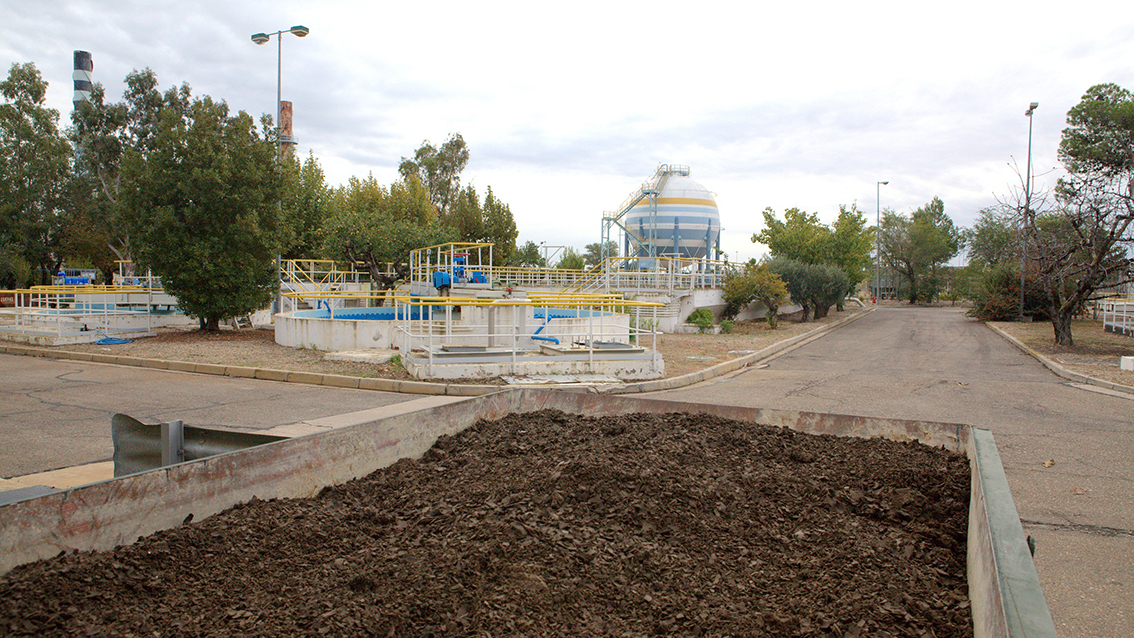 01-Zaragoza plantcomposts its wastewater treatment sludge to create fertilizer_bearb