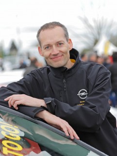 Opel Frühlingsfest für die Mitarbeiter mit Verkauf und Attraktionen