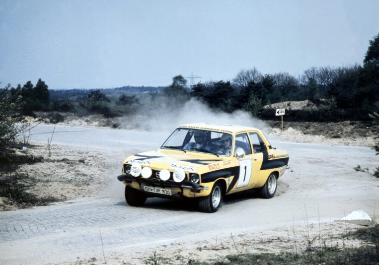 70939_Rallye Saison 1974, Röhrl & Berger bei der Tulpenrallye Kein anderes Auto zeigt sich in der Saison 1974 so ausgereift und solide wie der Opel Ascona A des Opel-Eurohändler-Teams