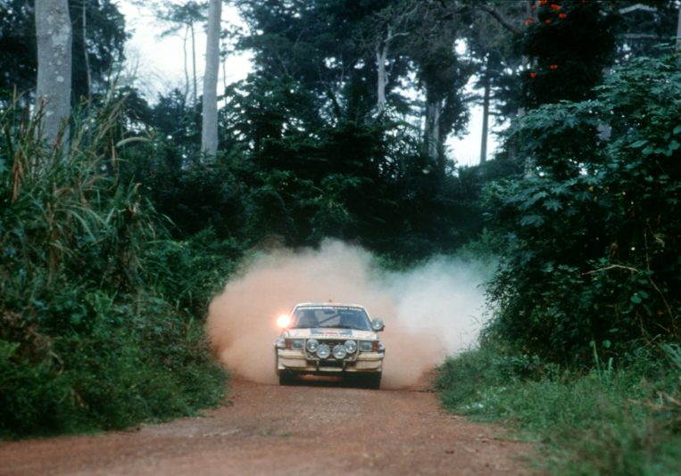 71026_Rallye Weltmeisterschaft 1982 Die Bandama an der Elfenbeinküste bringt die Entscheidung und Opel die Weltmeisterschaft 1982. Walter Röhrl und Christian Geistdörfer auf Opel Ascona B