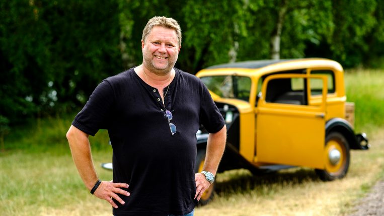 Portrait des Hochheimer Opelaners Dieter Goretzko, der seinen Opel P4 derzeit liebevoll restauriert